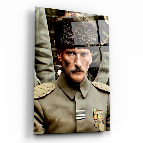 Askeri lider portreli cam tablo, kepi başlık ve madalya dekorasyon duvar sanat eseri